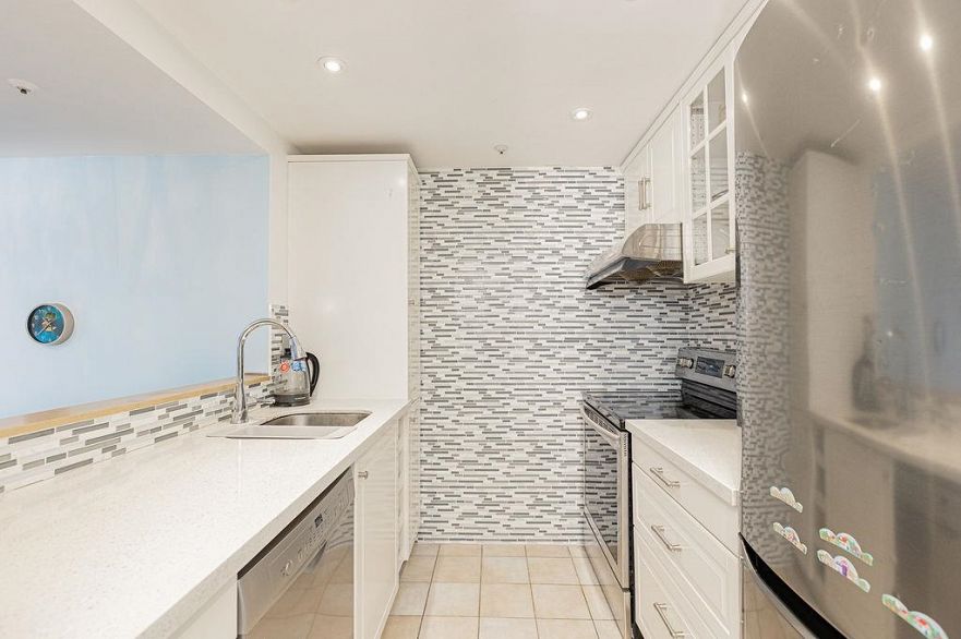 1702 811 Helmcken Street