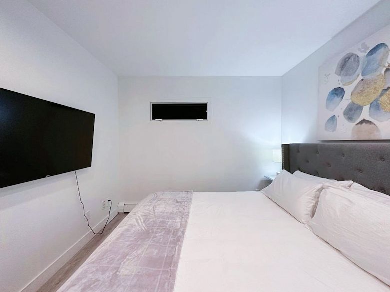 309 555 Abbott Street