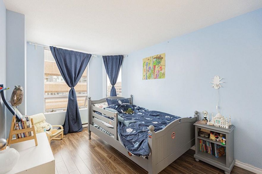 1702 811 Helmcken Street