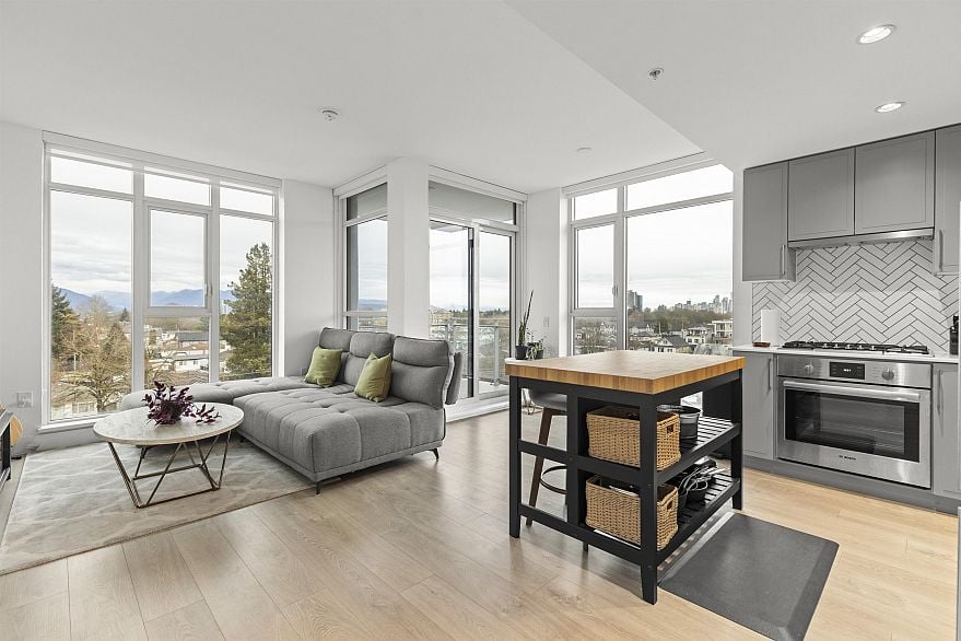601 2435 KINGSWAY, Vancouver BC V5R 5G8