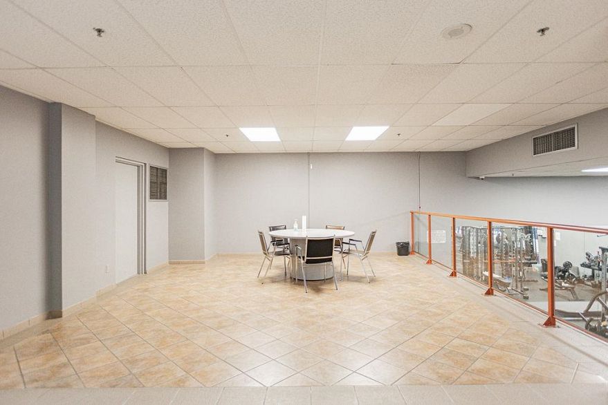 1702 811 Helmcken Street