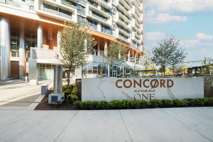 1517 1768 COOK STREET, Vancouver BC V5Y 3J6