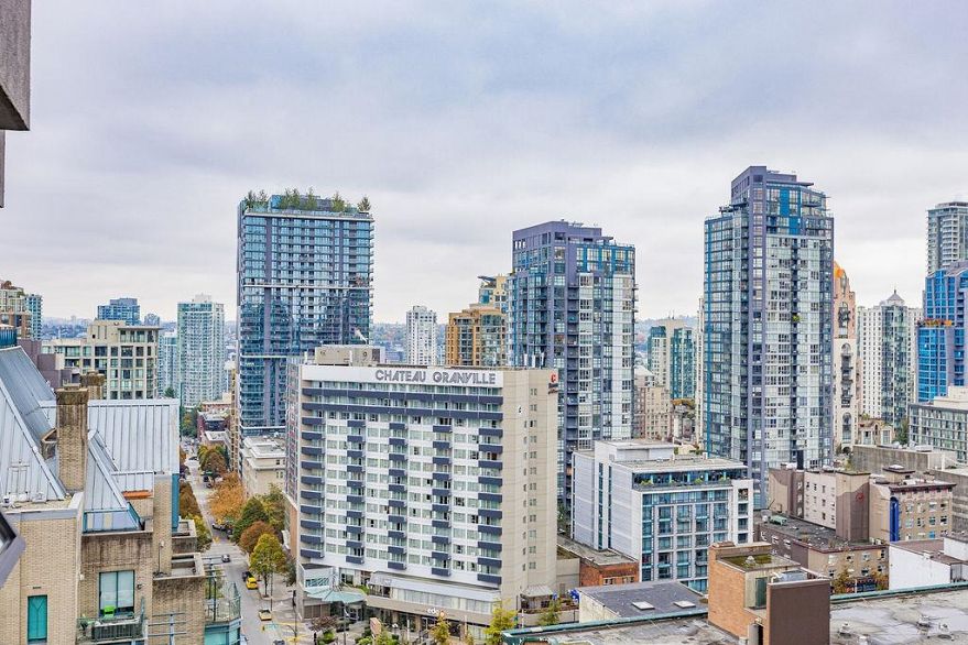 1702 811 Helmcken Street