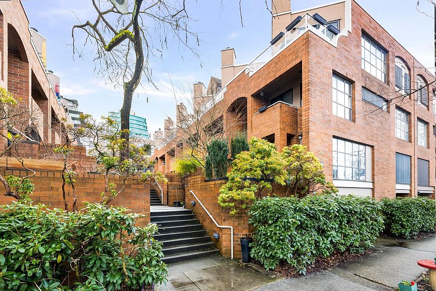 10 744 W 7TH AVENUE, Vancouver BC V5Z 1B8