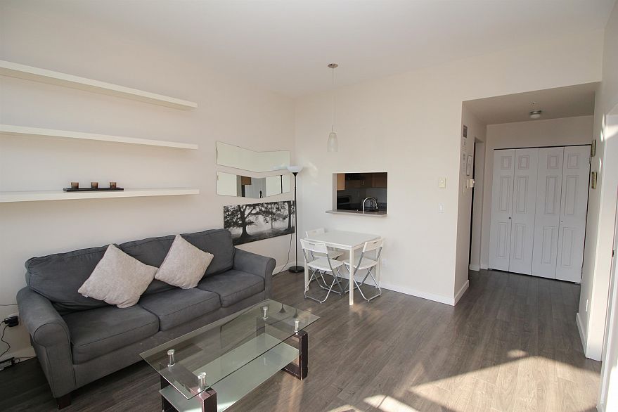 909 1010 Howe Street