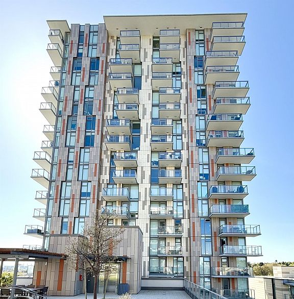 601 8188 FRASER STREET, Vancouver BC V5X 0J8