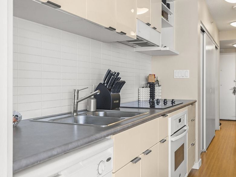 308 168 Powell Street