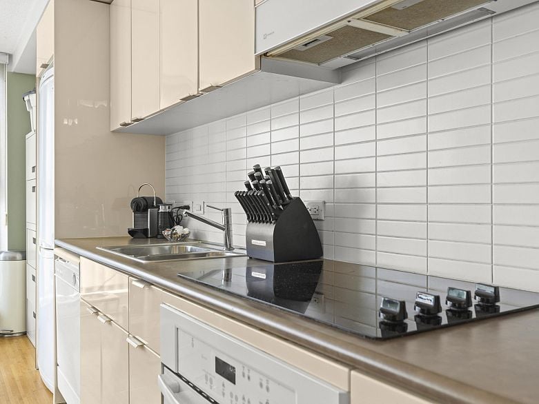 308 168 Powell Street