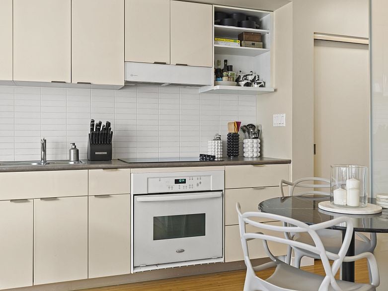 308 168 Powell Street