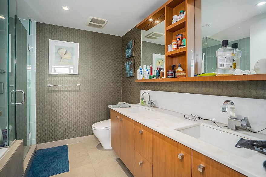 1906 1028 Barclay Street