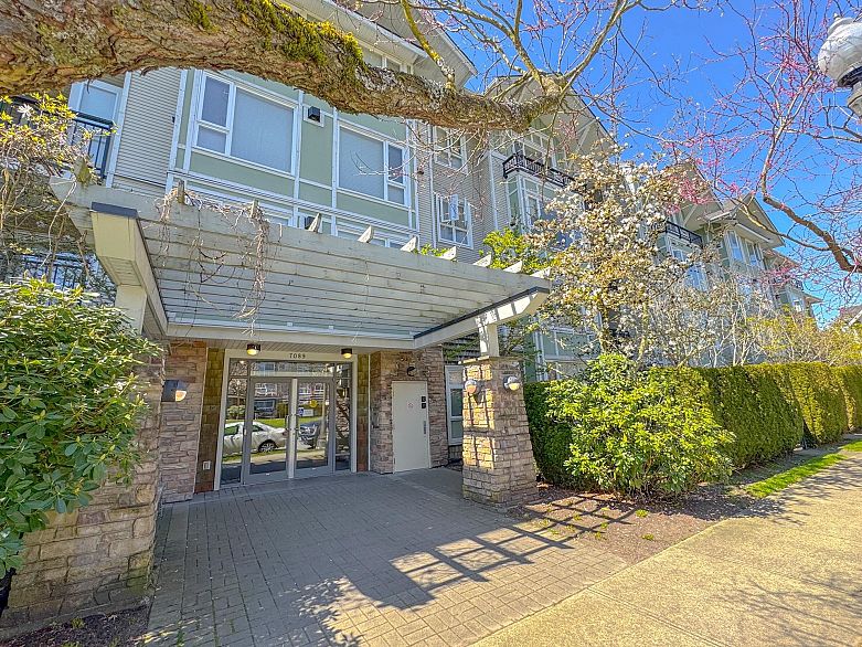 104 7089 MONT ROYAL SQUARE, Vancouver BC V5S 4W6