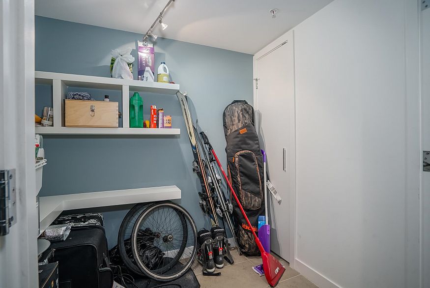 1906 1028 Barclay Street