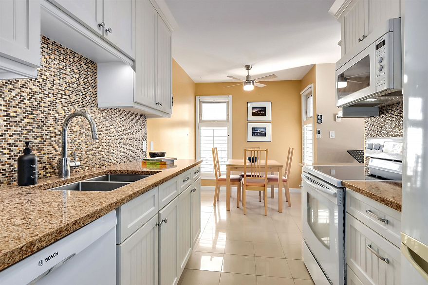 402 1864 FRANCES STREET, Vancouver BC V5L 1Z2
