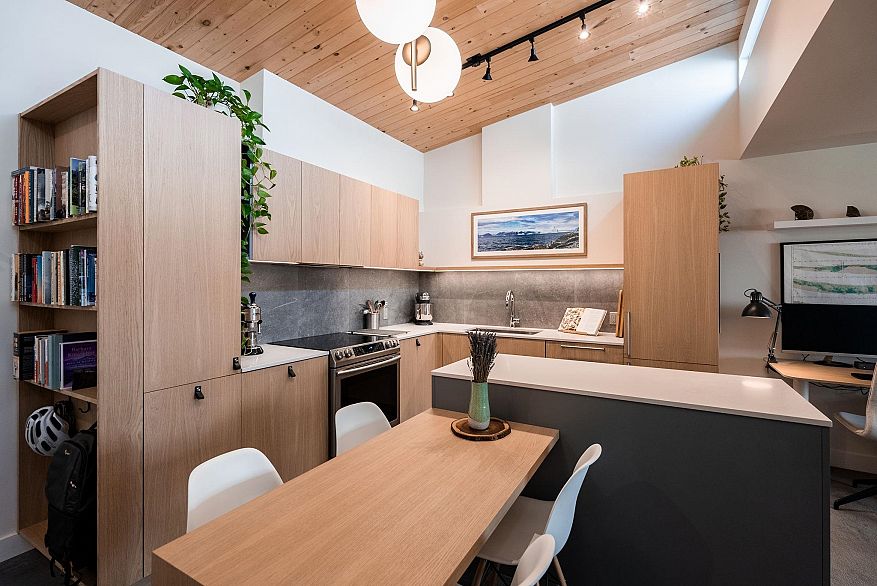 301 2416 W 3RD AVENUE, Vancouver BC V6K 1L8