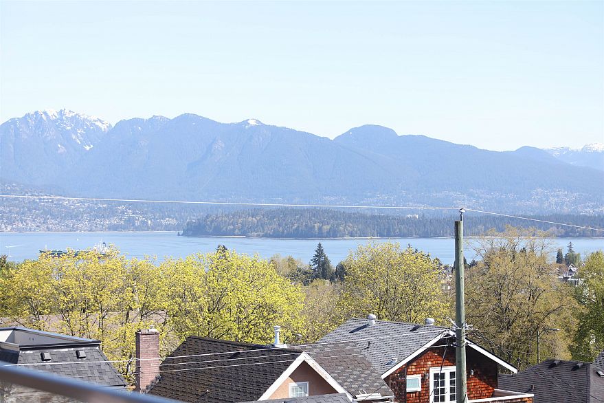 4039 W 11TH AVENUE, Vancouver BC V6R 2L6