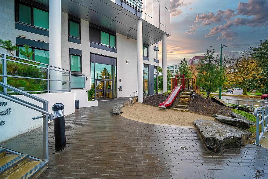 205 4932 Cambie Street