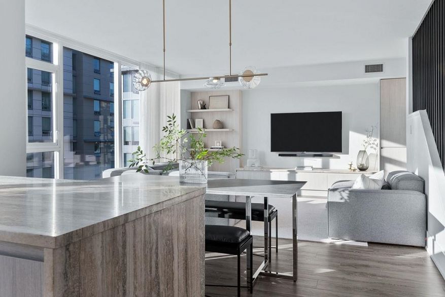 713 1887 Crowe Street