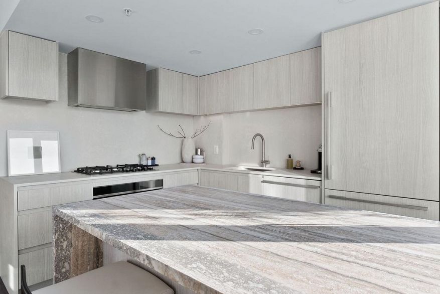 713 1887 Crowe Street