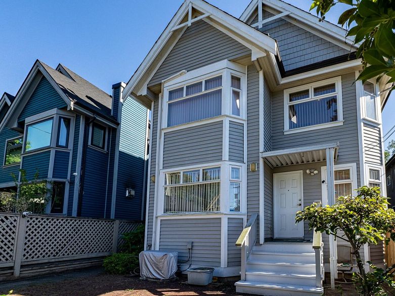 39 W 12TH AVENUE, Vancouver BC V5Y 1T4