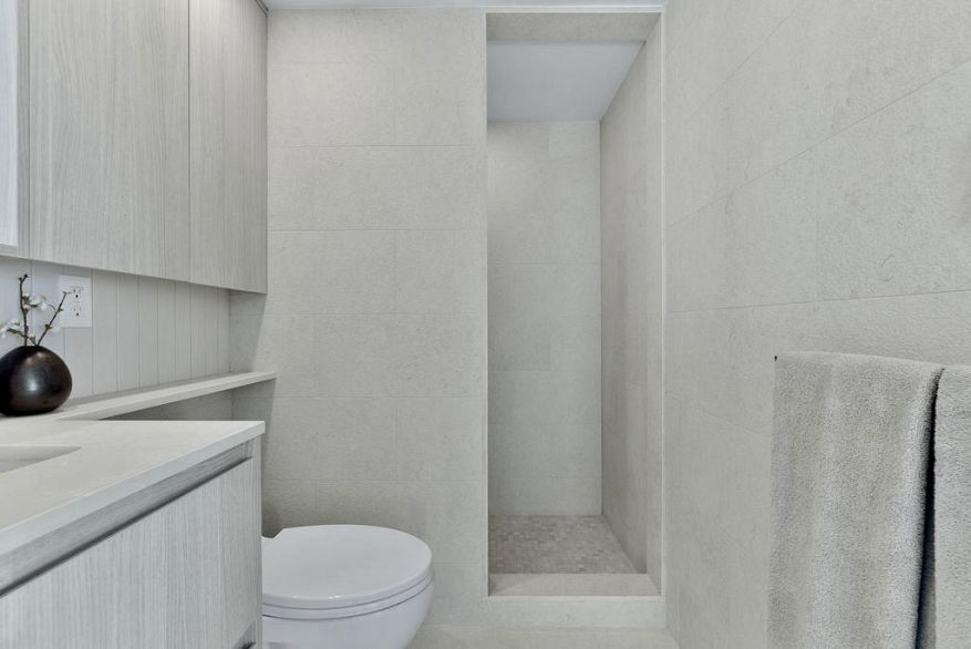 713 1887 Crowe Street