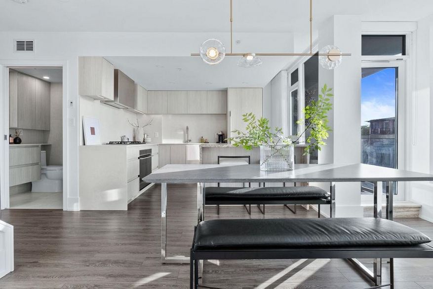 713 1887 Crowe Street