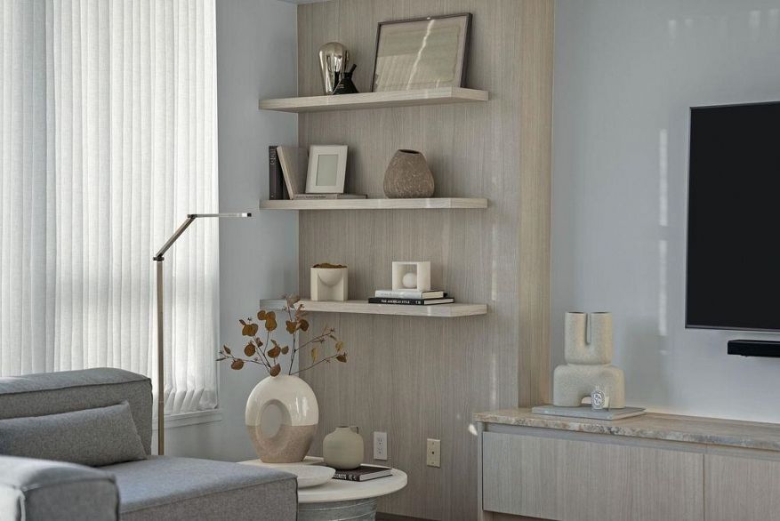 713 1887 Crowe Street