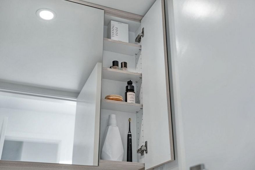 713 1887 Crowe Street