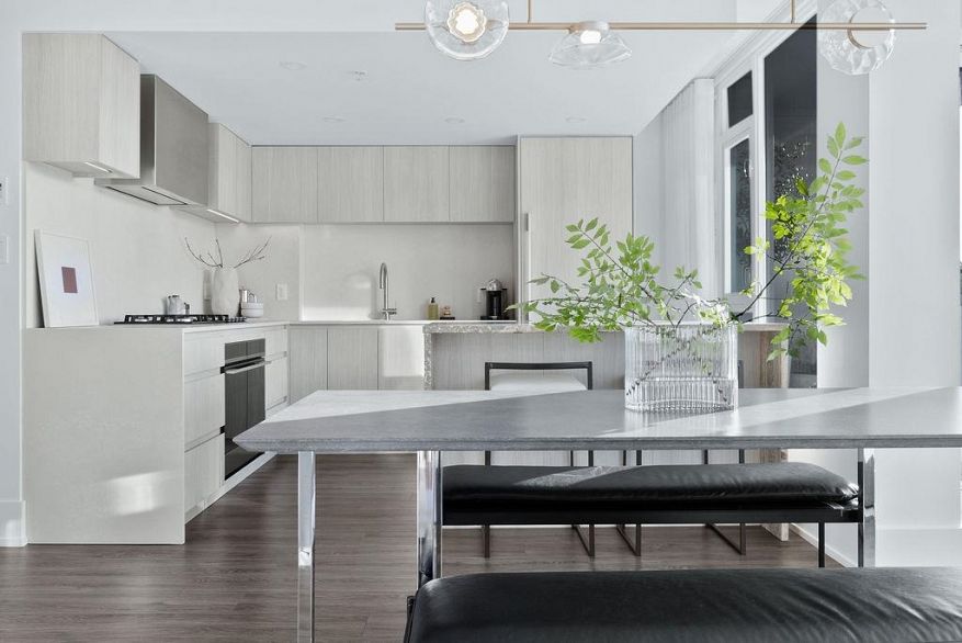 713 1887 Crowe Street