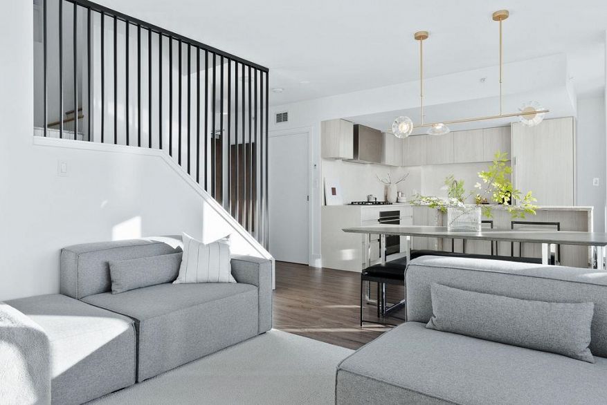 713 1887 Crowe Street