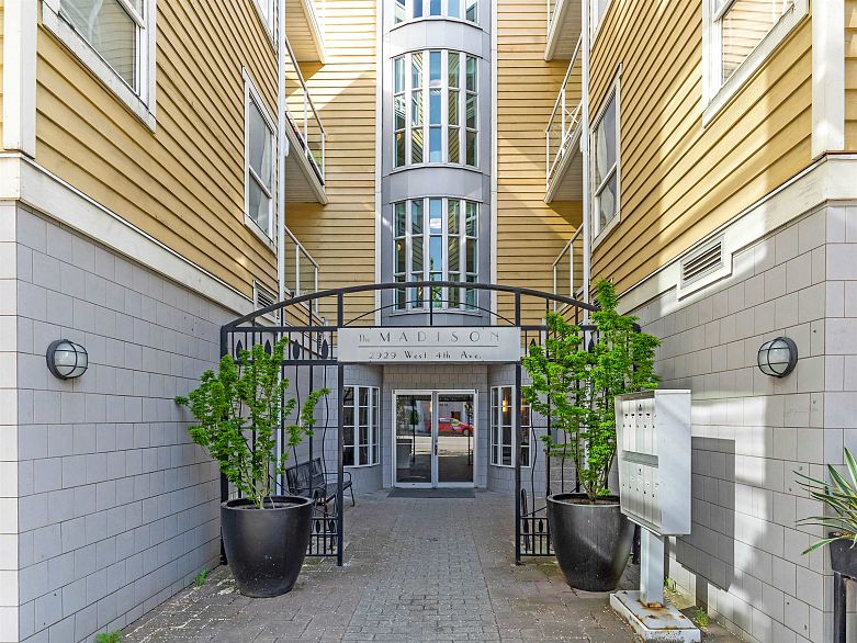 403 2929 W 4th Avenue