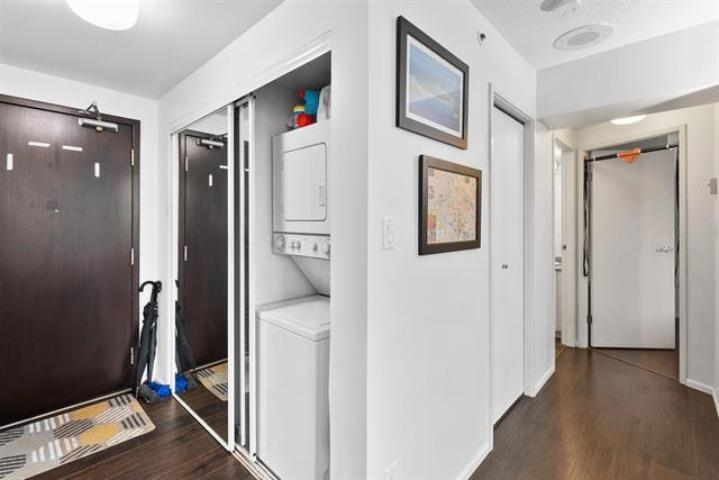 203 588 Broughton Street