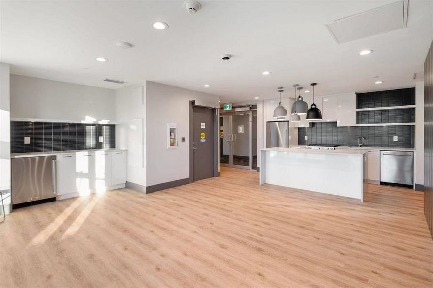 807 3430 E Kent Avenue South