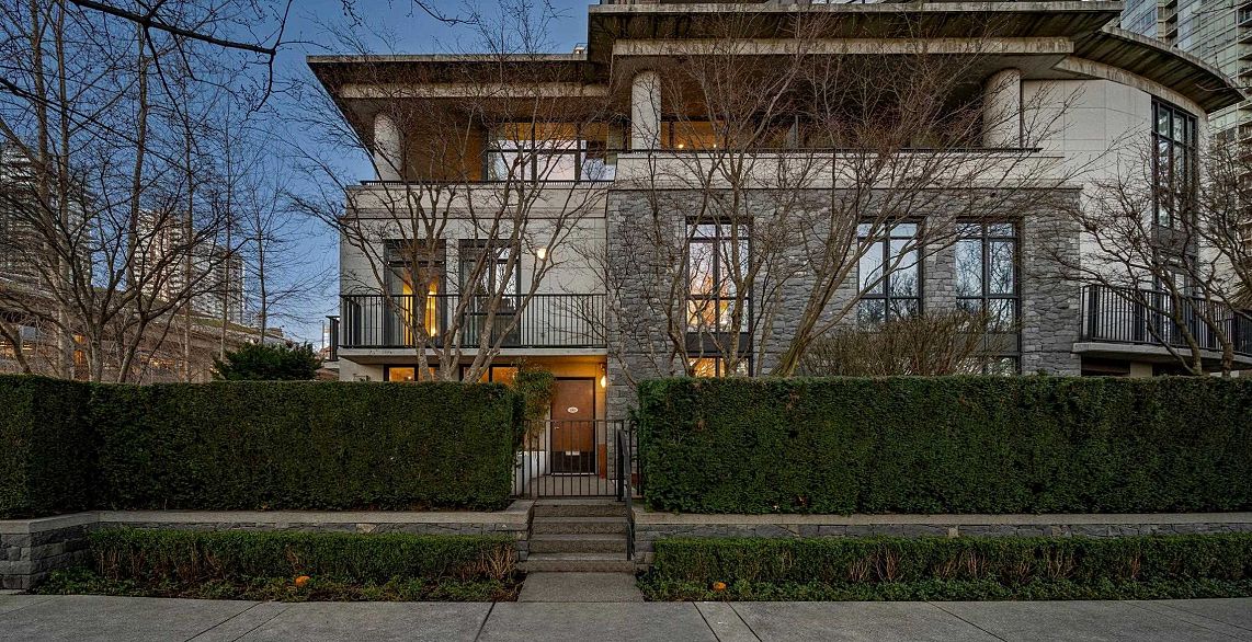 595 BEACH CRESCENT, Vancouver BC V6Z 3E4