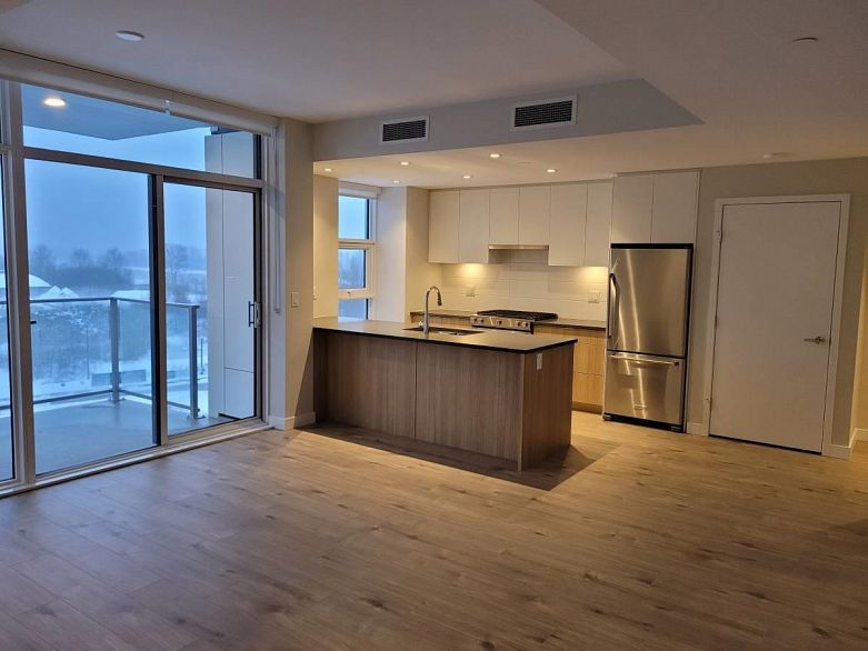 807 3430 E Kent Avenue South