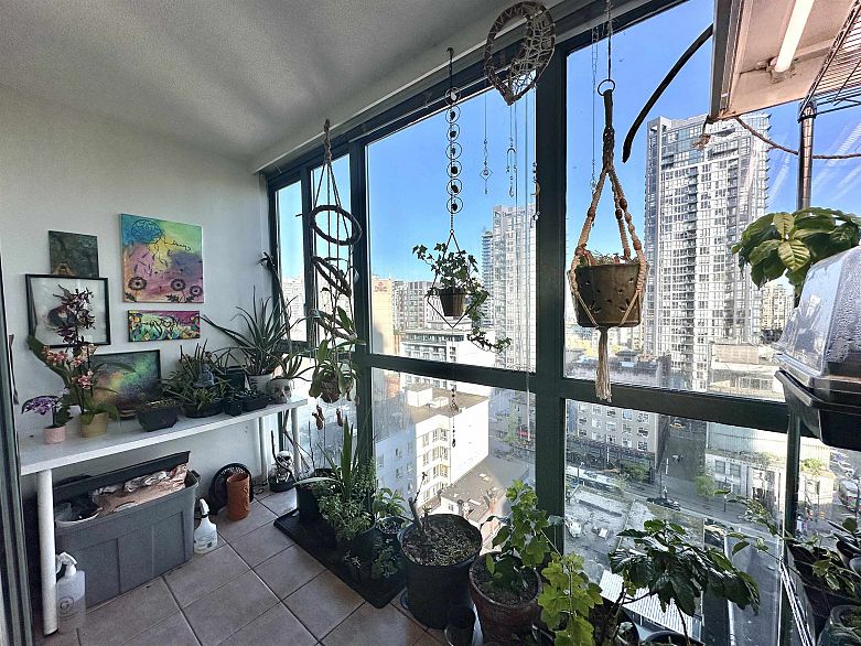 1205 1188 Howe Street