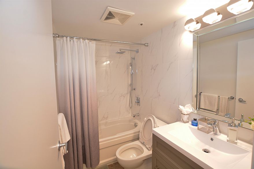 303 588 BROUGHTON STREET, Vancouver BC V6G 3E3