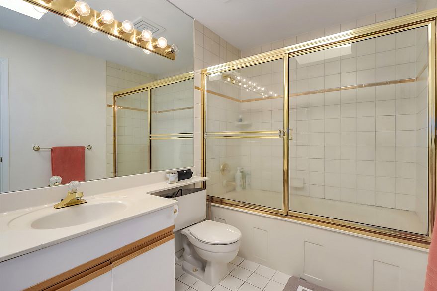 E403 628 W 12th Avenue