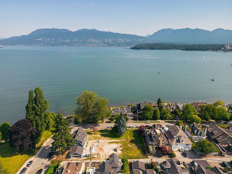 2576 POINT GREY ROAD, Vancouver BC V6K 1A3