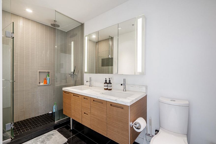 4805 777 Richards Street