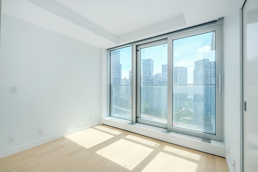 2102 1480 Howe Street