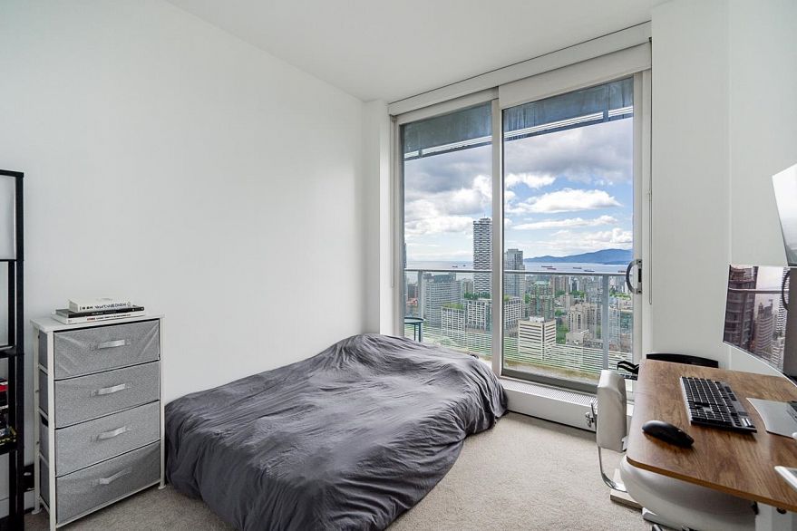 4805 777 Richards Street