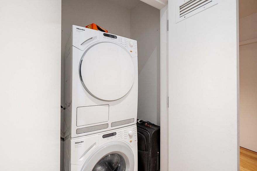 4805 777 Richards Street