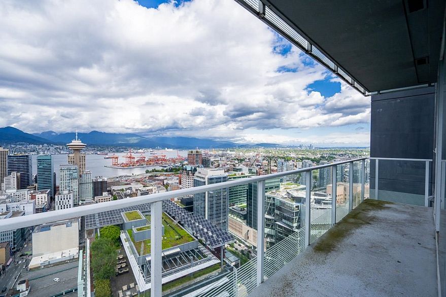 4805 777 Richards Street