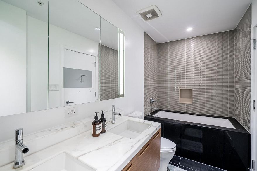 4805 777 Richards Street