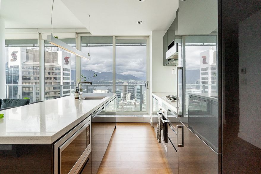 4805 777 Richards Street