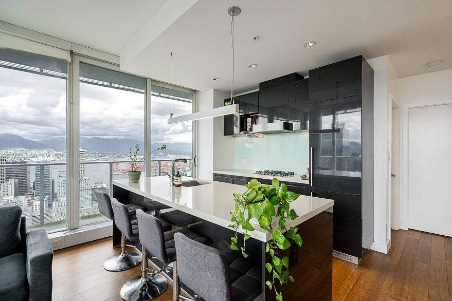 4805 777 Richards Street