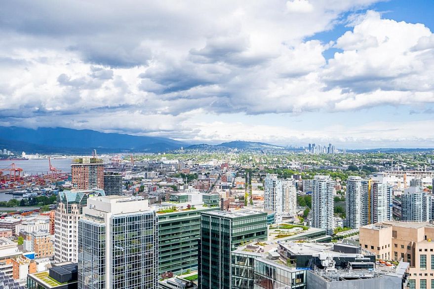 4805 777 Richards Street