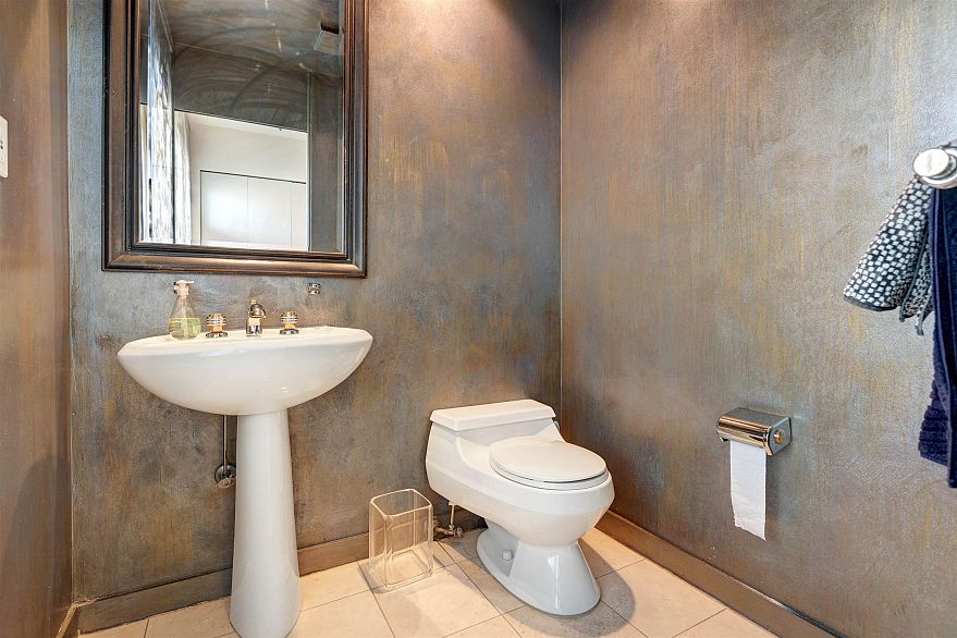 1600 1919 Beach Avenue