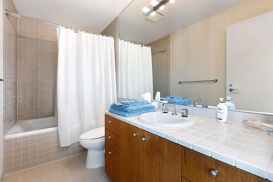 1600 1919 Beach Avenue