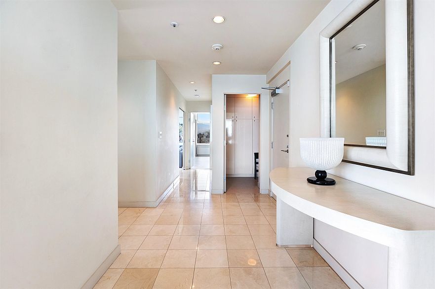 1600 1919 Beach Avenue